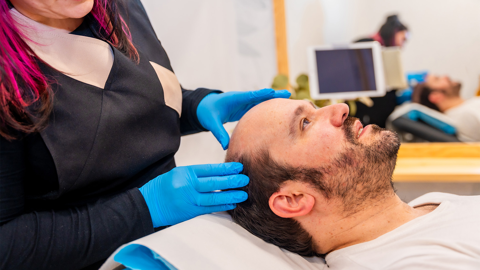 The Real Medical Differences Between FUE and DHI Hair Transplantation